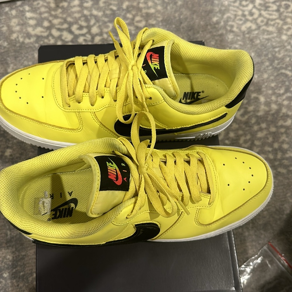 NIKE AIR FORCE 1 LV8 3 SIZE 10.5 MENS SNEAKERS BRIGHT YELLOW - Picture 14 of 16